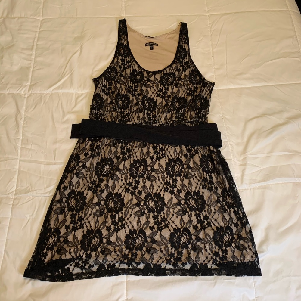 Express Dress with Belt Size Large